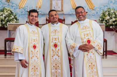 Arquidiocese de Uberaba celebra a ordenação diaconal de três seminaristas