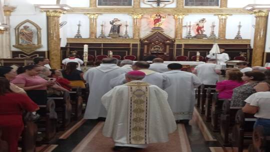 Arquidiocese une corações em missa que marcou o adeus ao Papa