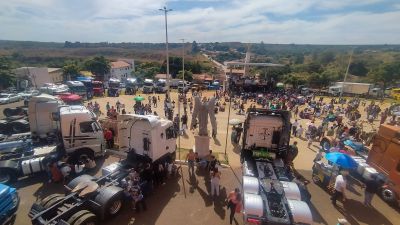 Caminhoneiros levam devoção e gratidão a Nossa Senhora da Abadia em romaria emocionante