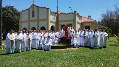 Clero da Arquidiocese de Uberaba Revigora a Missão em Retiro Espiritual