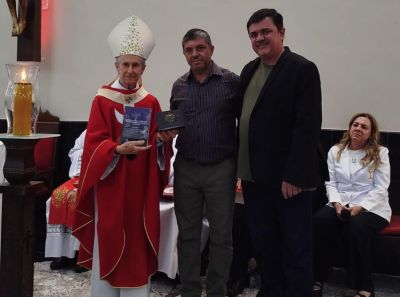 Dom Paulo Mendes Peixoto é homenageado com o Prêmio "Cuidado que Transforma" em Uberaba