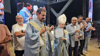 Dom Paulo Mendes Peixoto recebe Título de Cidadão Honorário Romariense
