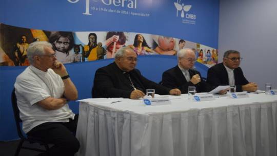 Em coletiva de imprensa, cardeais apresentam as quatro mensagens aprovadas pelo Episcopado Brasileiro