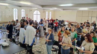 Jubileu da Liturgia reúne dezenas de fiéis em Uberaba para dia de oração e estudo